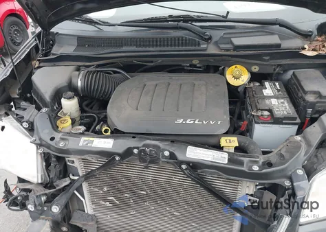 2014 Chrysler Town & Country Touring-L z USA, uszkodzony, nr VIN 2C4RC1CG3ER115895